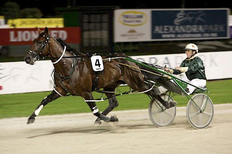 When Sir Lincoln set his NZ record 1700 he closed in 55.2 and 27.2. Northview Hustler clocked 54.1 and 26.1.