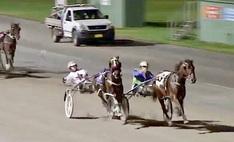 Make Way, outer, loses balance and momentum as driver Chris Geary is forced to yank forcibly on his right rein to drag him off Major Roll.