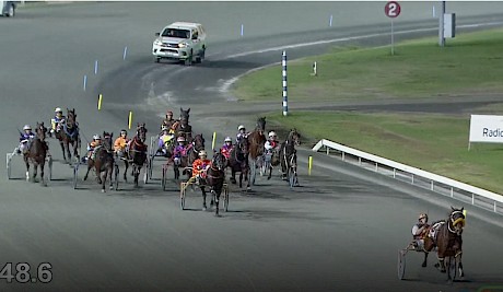 It’s Vasari first, the rest nowhere, as he flies to a 1:52 mile rate win at Albion Park.