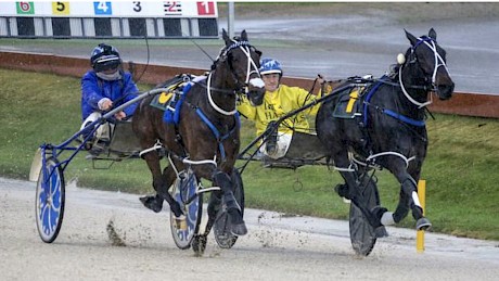 Princess Tiffany, outer, and Belle Of Montana battle it out in the Three-Year-Old Diamond at Addington.