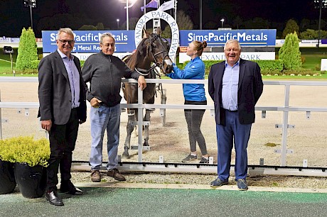 Greeting Perfect Stride are, from left, Woodlands Stud race sponsor Andrew Grierson, trainer Ray Green and Lincoln Farms’ business manager Ian Middleton. PHOTO: Joel Gillan/Race Images.