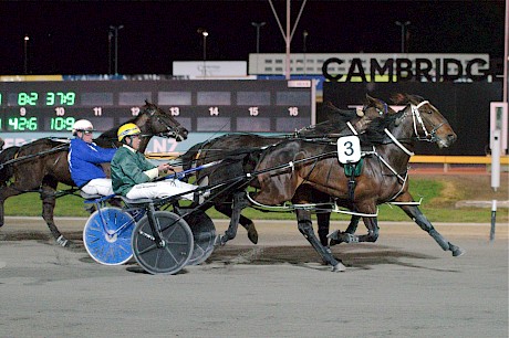 Sir Tiger gets up late to beat Spare Change by a neck at Cambridge. PHOTO: Phil Williams/FokusPhotography.