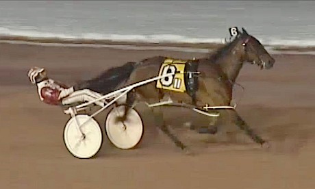 Lincoln’s Girl cruises to her third win in the United States on Tuesday night.