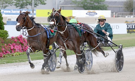 David Butcher is sitting quietly on Copy That as he easily holds Flying Even Bettor in the Northern Stakes. PHOTO: Trish Dunell.