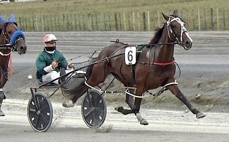 Joey Lincoln (Zachary Butcher) running along in front in one of his five workouts at Pukekohe.