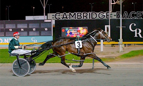 Larry Lincoln scores on debut at Cambridge. He returns there on Wednesday night and gets the same handy draw.