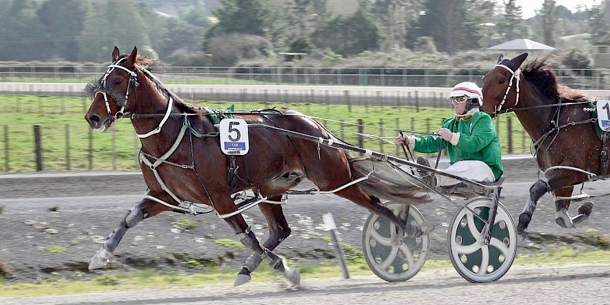 Copy That strides out for Maurice McKendry with Tommy Lincoln coiled up ready to pounce.
