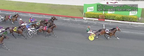 Larry Lincoln opens up in the straight to score an easy win.