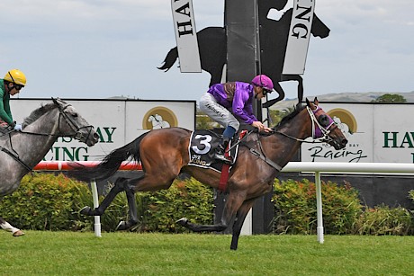 Lincoln Town has his rivals well covered at the finish. PHOTO: Peter Rubery/Race Images.