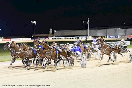 Copy That, right, flies home from the rear to finish a close fifth in Spankem’s Franklin Cup. PHOTO: Megan Liefting/Race Images