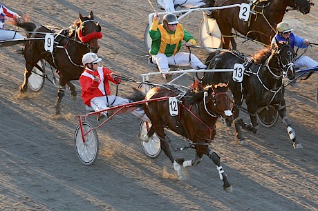 Franco Nelson turned in a spectacular run to win the Four-Year-Old Emerald at the 2014 Jewels, coming from four on the second row.