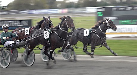 Arden’s Horizon (3) winning a pre-Jewels workout at Cambridge.