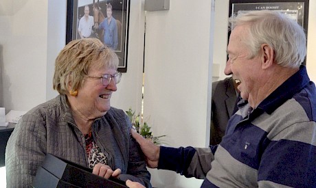 Lincoln Farms’ boss John Street presents Priscilla Edmunds with the trophy Simply Sam won at his previous start.