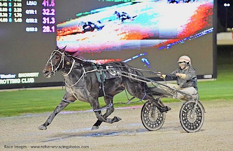 Riverman Sam strides clear for Maurice McKendry at his last start at Alexandra Park. PHOTO: Megan Liefting/Race Images.