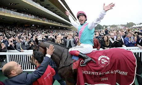 Enable and Frankie Dettori after winning the set weight Prix de l’Arc de Triomphe in Paris in 2018.