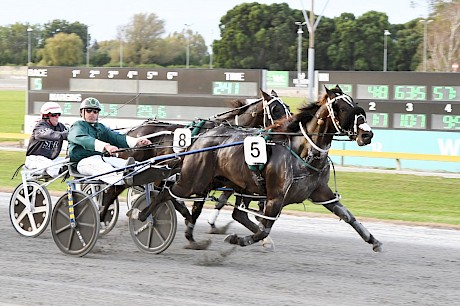 Lincoln River (Andre Poutama) strides clear of stablemate Next To Me (third). PHOTO: Chanelle Lawson.