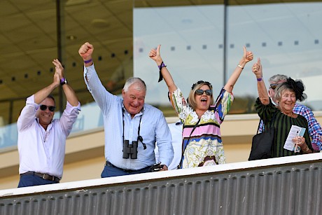 Wellington Cup triumph … Ian Middleton, second from left, and Tanya Goss, partner of Bill Gleeson, are flanked by Trelawney Stud’s Brent Taylor and Faith Taylor as Lincoln King returns to scale. PHOTO: Peter Rubery/Race Images.