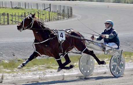 Lenny Lincoln is flying for Nathan Delany.