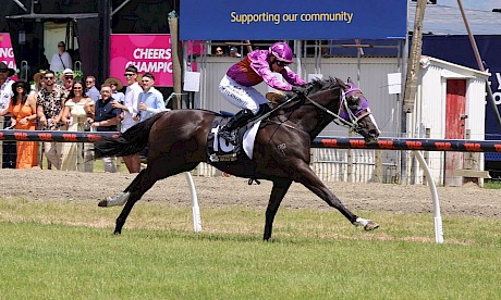 Platinum Tyche strides clear for Mereana Hudson to score at Waipukurau. PHOTO: Jane Davidson/Race Images.