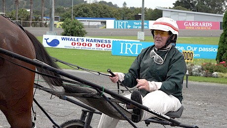 Great horseman and educator Maurice McKendry behind Lincoln Wave.