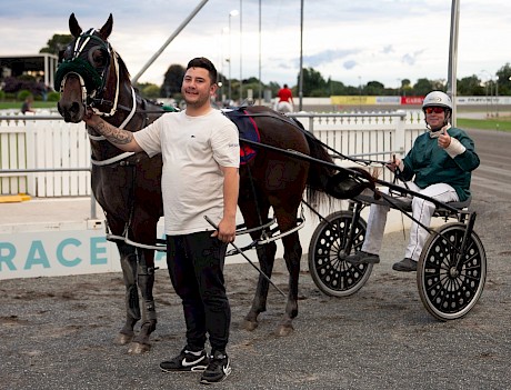 Co-trainer Nate Delany in the winner’s enclosure with Lincoln Lover and driver Peter Ferguson. PHOTO: Katie Steffert/Race Images.