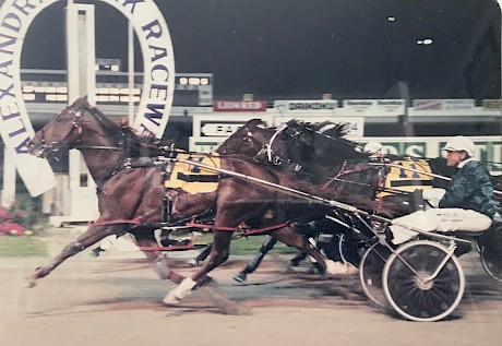BOILOVER: Lincoln Farms’ Badlands Bute wins the 2004 Great Northern Derby at $43 in the hands of Tony Herlihy.