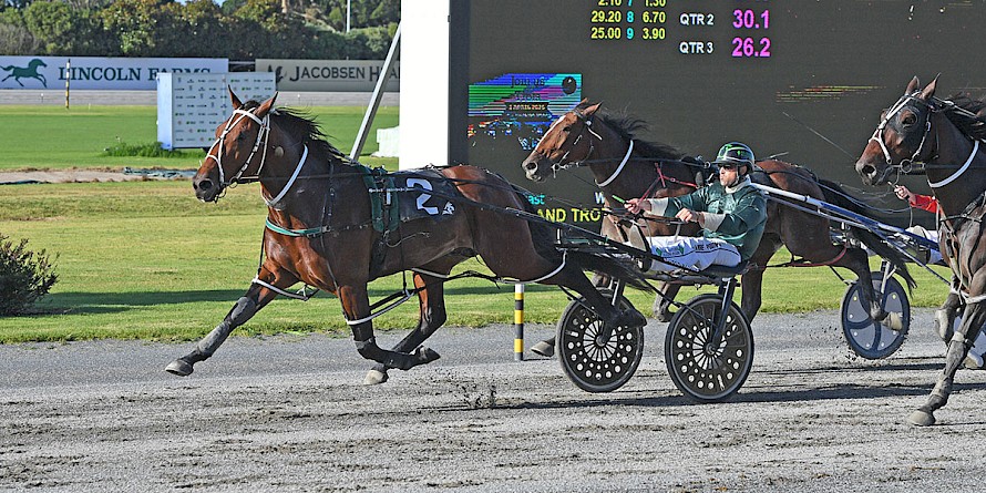 Lincoln Wave, an all-the-way winner at Auckland in March. PHOTO: Megan Liefting/Race Images.