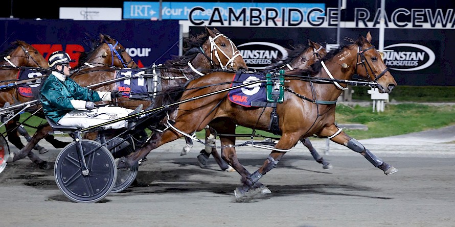 Leo Lincoln and Zachary Butcher arrive just in time at Cambridge. PHOTO: Ange Bridson/Race Images.